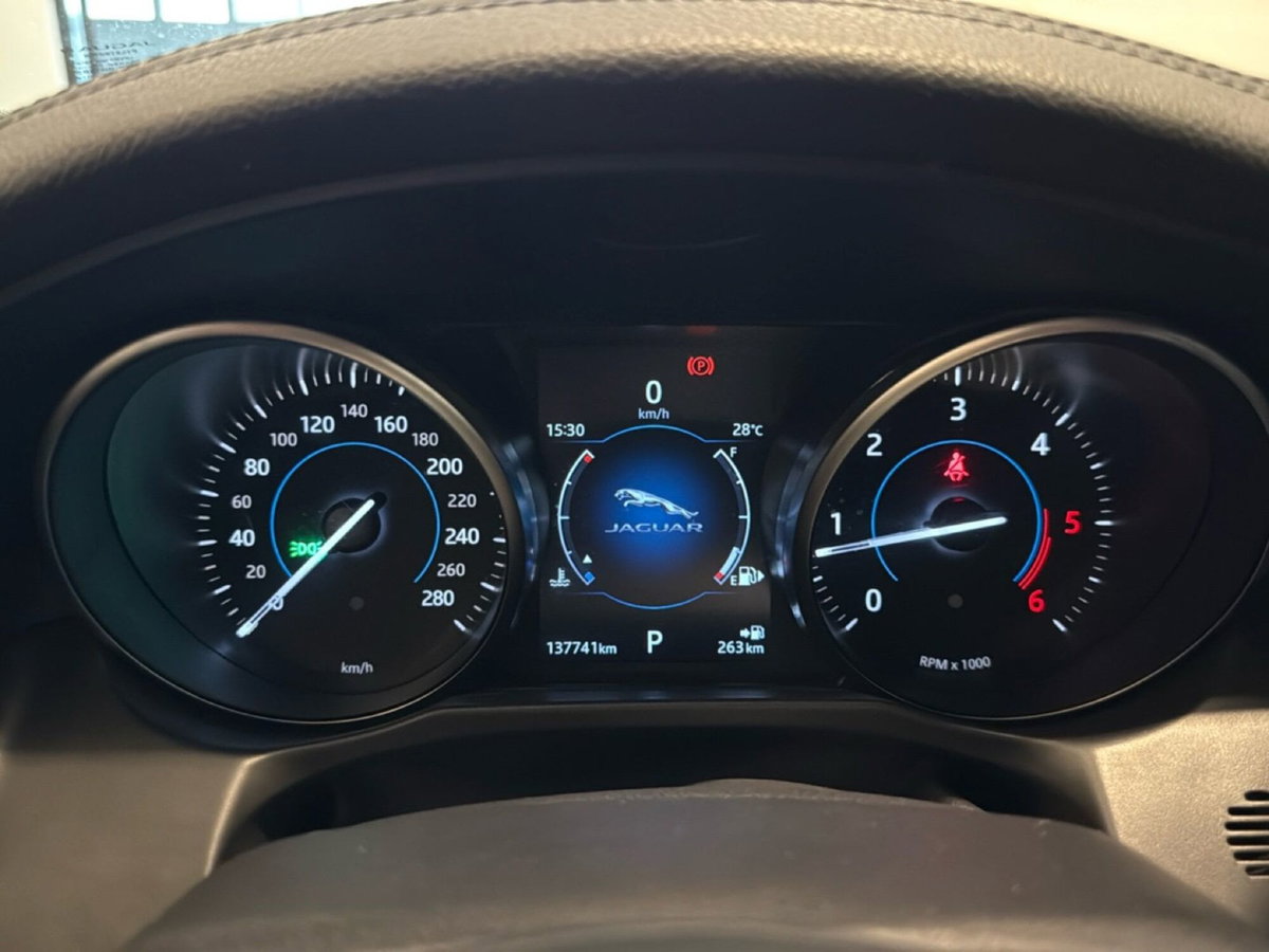 Jaguar XF Sportbrake 2.0 D 180 CV AWD aut. Prestige (10)
