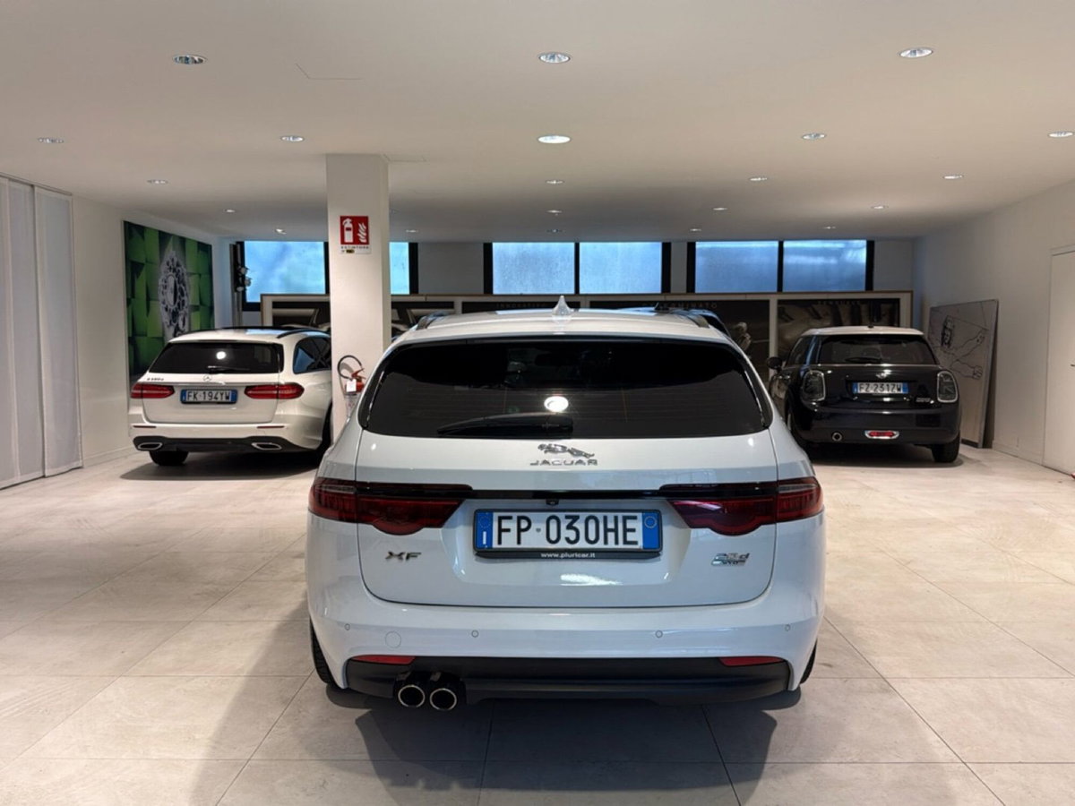 Jaguar XF Sportbrake 2.0 D 180 CV AWD aut. Prestige (16)