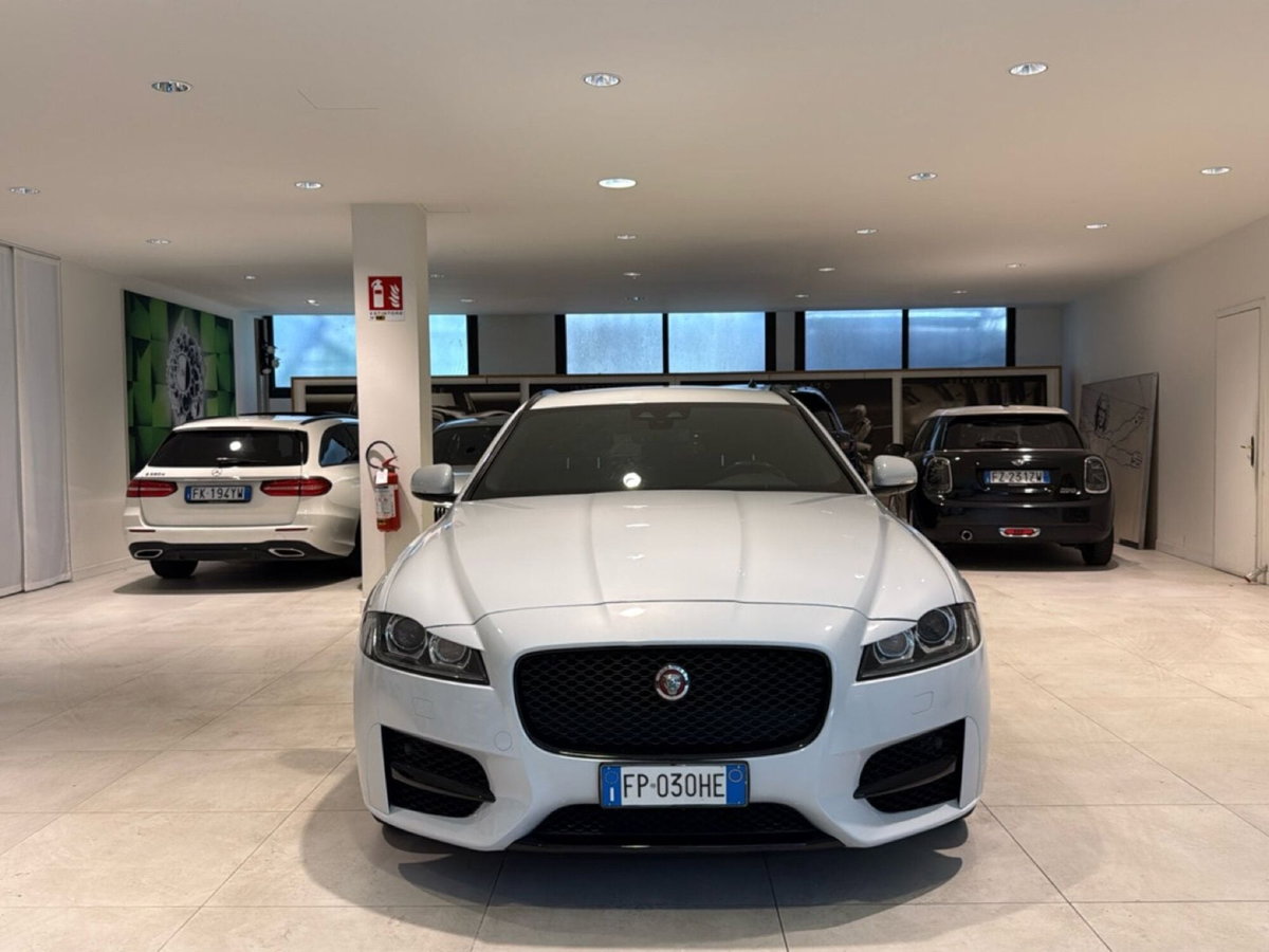 Jaguar XF Sportbrake 2.0 D 180 CV AWD aut. Prestige (17)