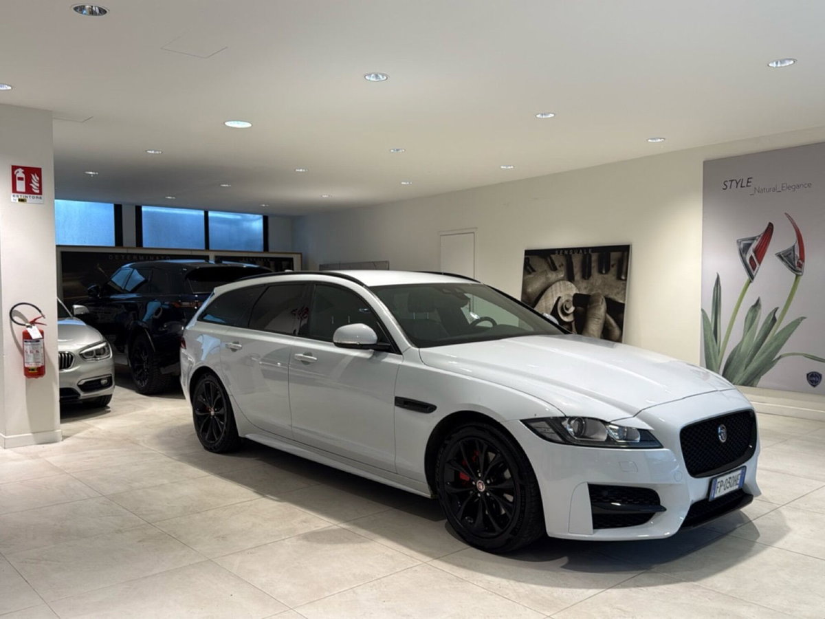 Jaguar XF Sportbrake 2.0 D 180 CV AWD aut. Prestige (2)