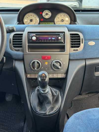 Lancia Ypsilon 16V Argento (13)