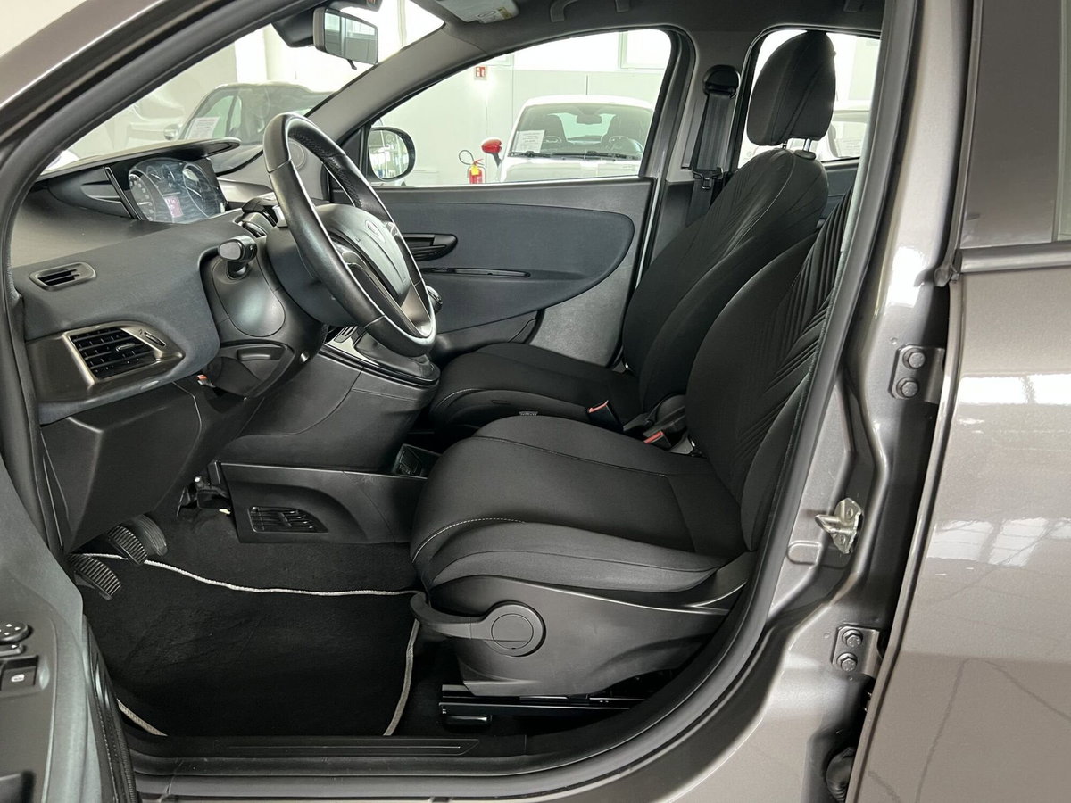 Lancia Ypsilon 1.0 FireFly 5 porte S&S Hybrid Ecochic Gold (10)