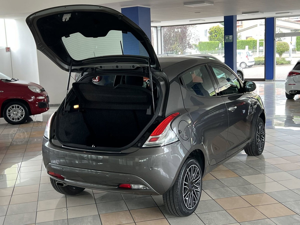 Lancia Ypsilon 1.0 FireFly 5 porte S&S Hybrid Ecochic Gold (14)