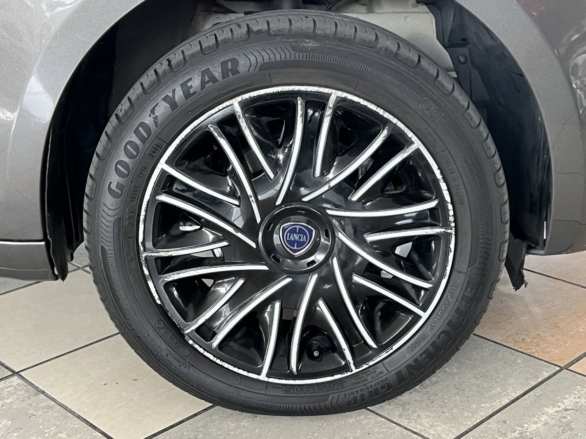 Lancia Ypsilon 1.0 FireFly 5 porte S&S Hybrid Ecochic Gold (15)