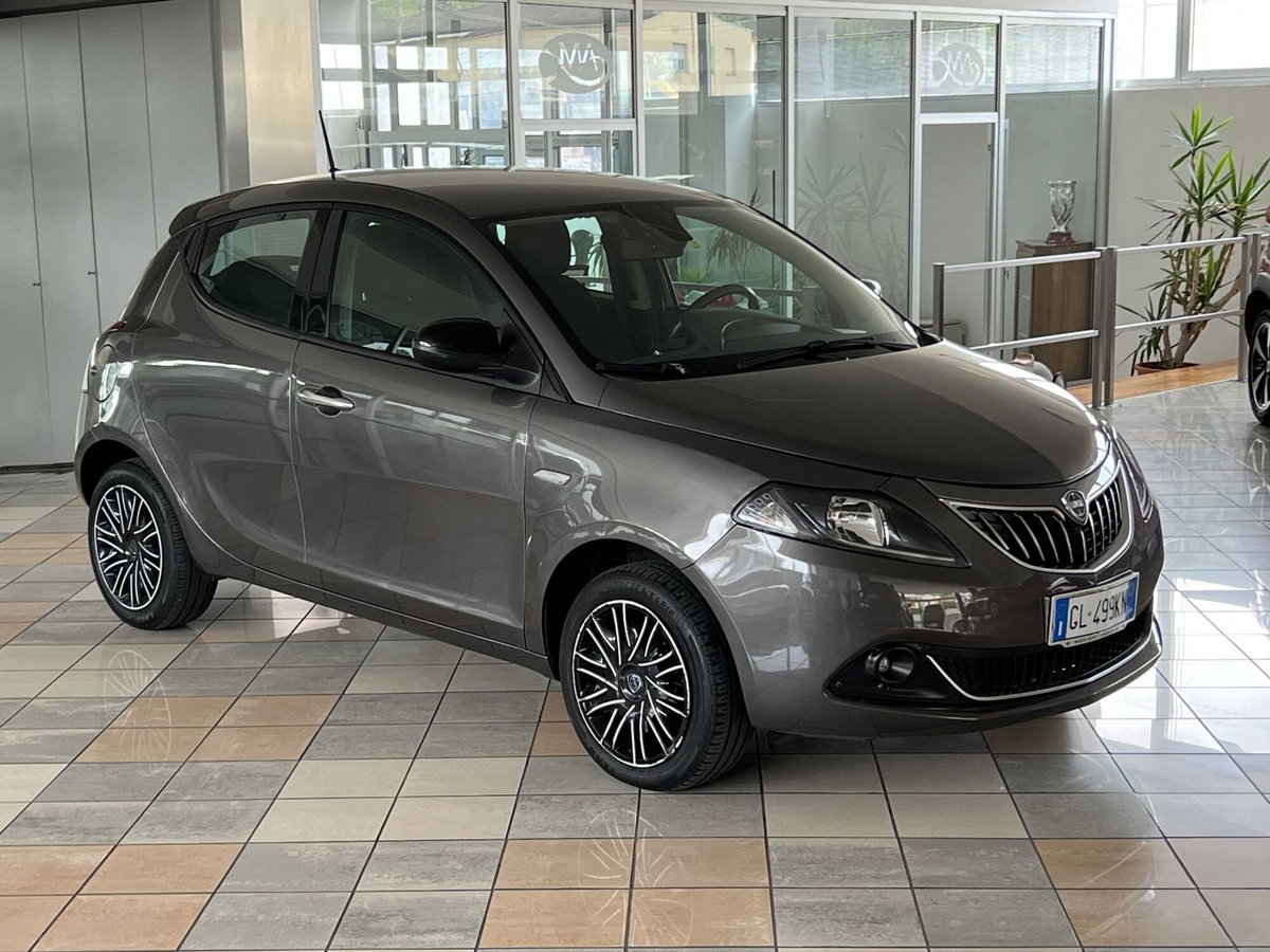 Lancia Ypsilon 1.0 FireFly 5 porte S&S Hybrid Ecochic Gold (2)
