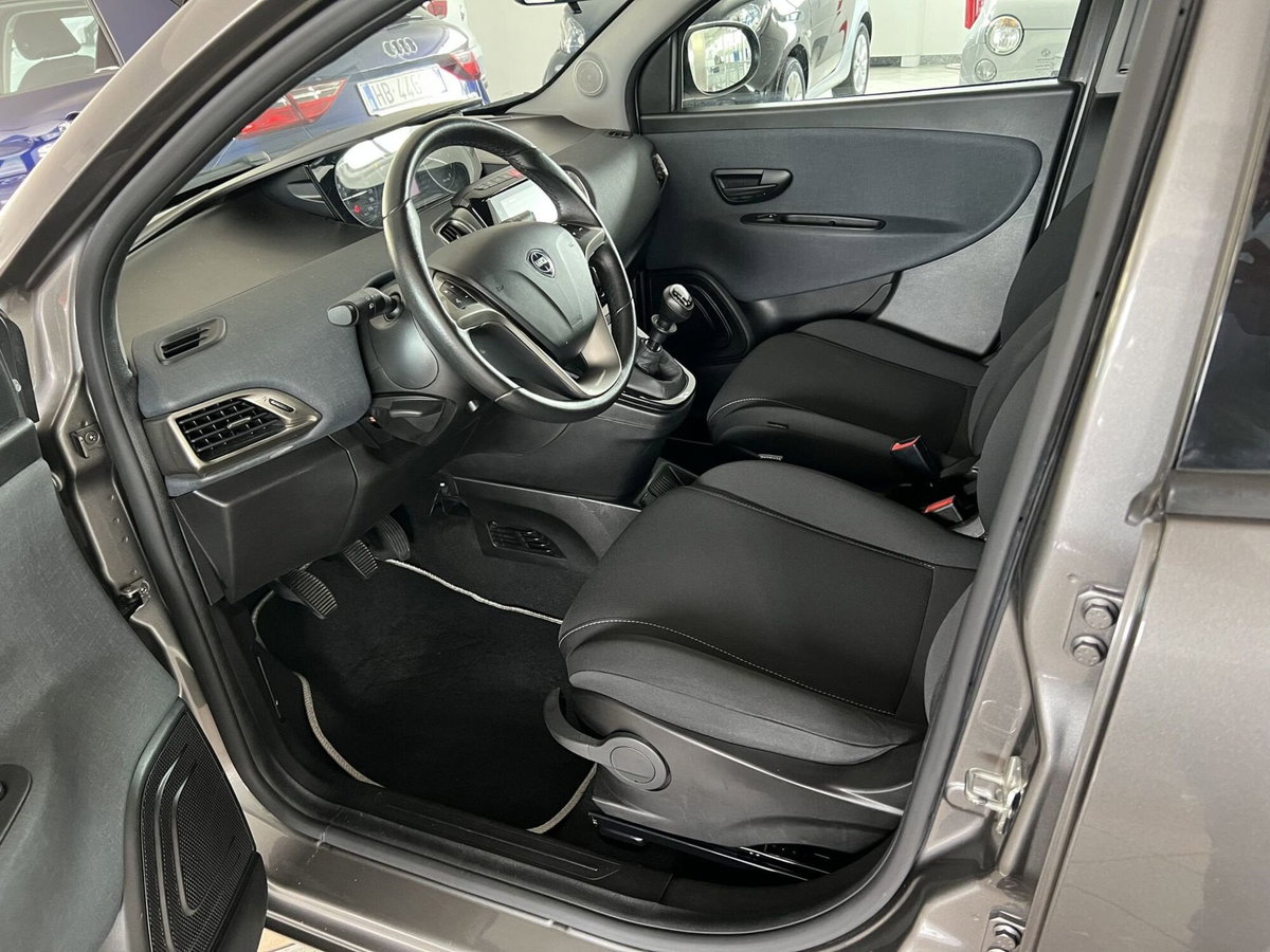 Lancia Ypsilon 1.0 FireFly 5 porte S&S Hybrid Ecochic Gold (5)