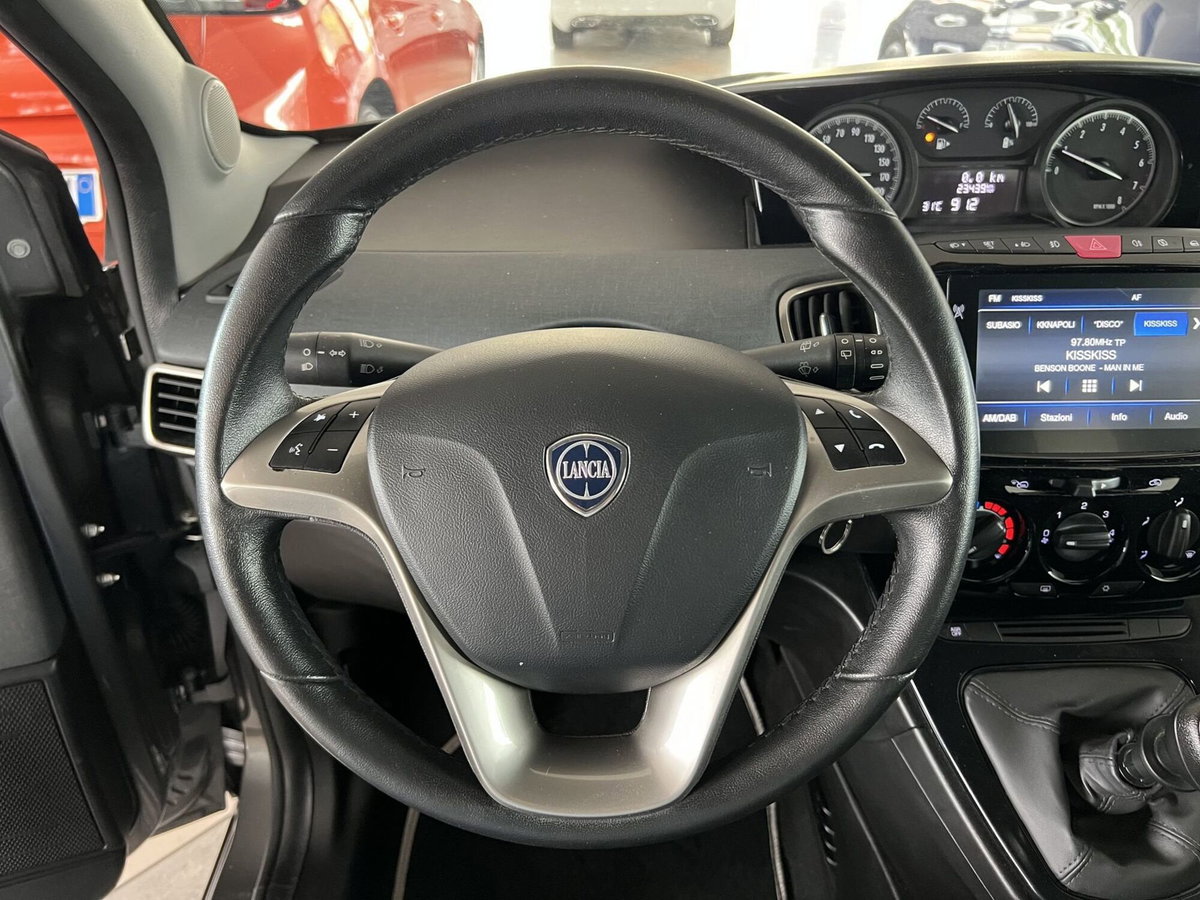 Lancia Ypsilon 1.0 FireFly 5 porte S&S Hybrid Ecochic Gold (6)