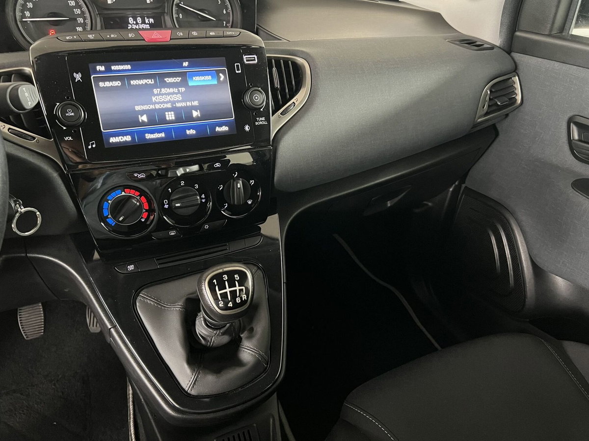 Lancia Ypsilon 1.0 FireFly 5 porte S&S Hybrid Ecochic Gold (8)