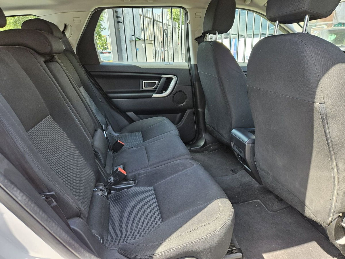 Land Rover Discovery Sport 2.0 TD4 150 CV Pure (16)