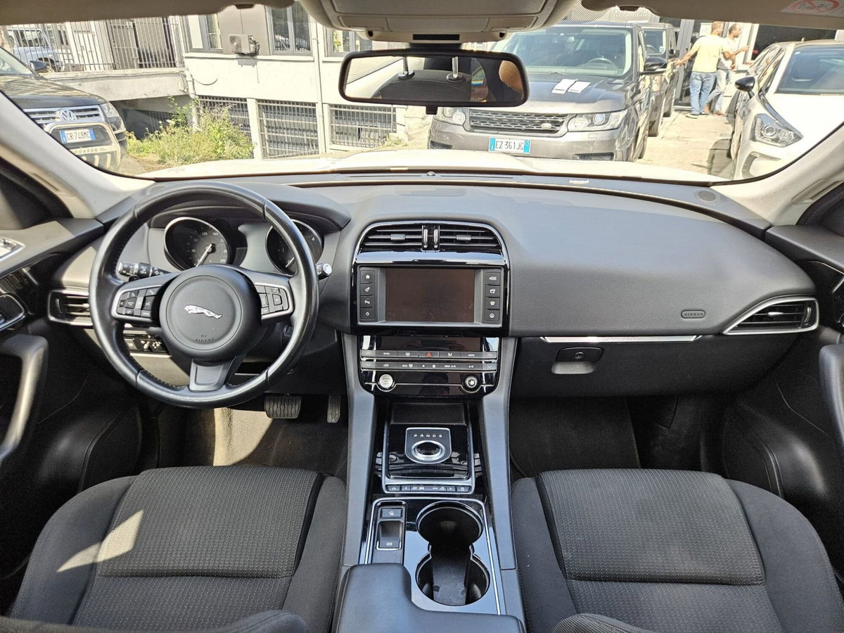 Jaguar F-Pace 2.0 D 180 CV AWD Portfolio (10)