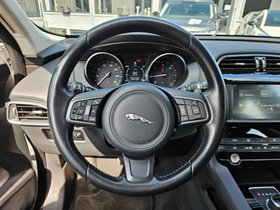 Jaguar F-Pace 2.0 D 180 CV AWD Portfolio (13)