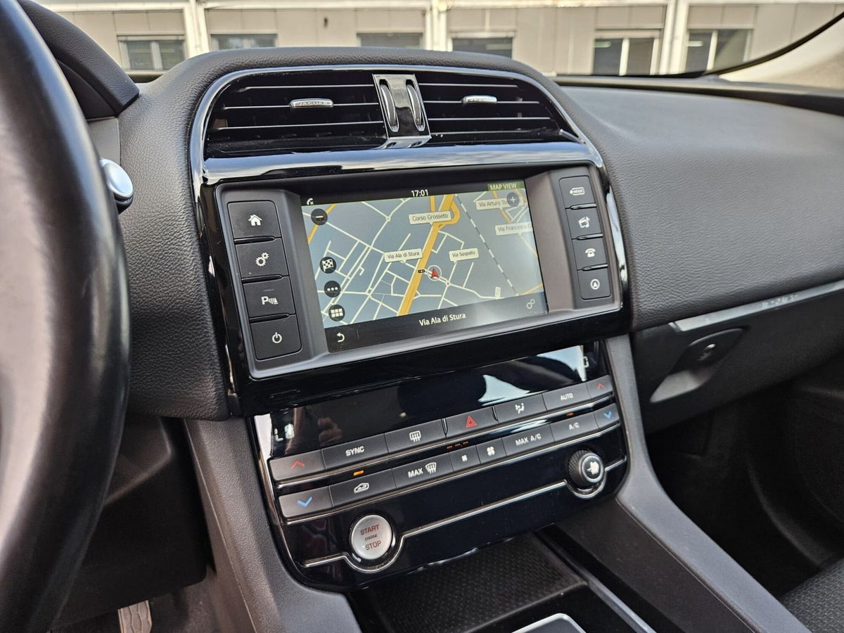 Jaguar F-Pace 2.0 D 180 CV AWD Portfolio (14)