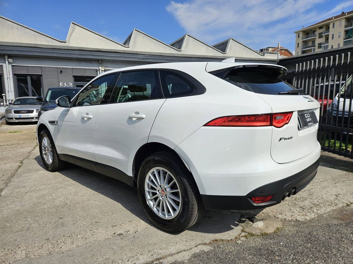Jaguar F-Pace 2.0 D 180 CV AWD Portfolio (6)
