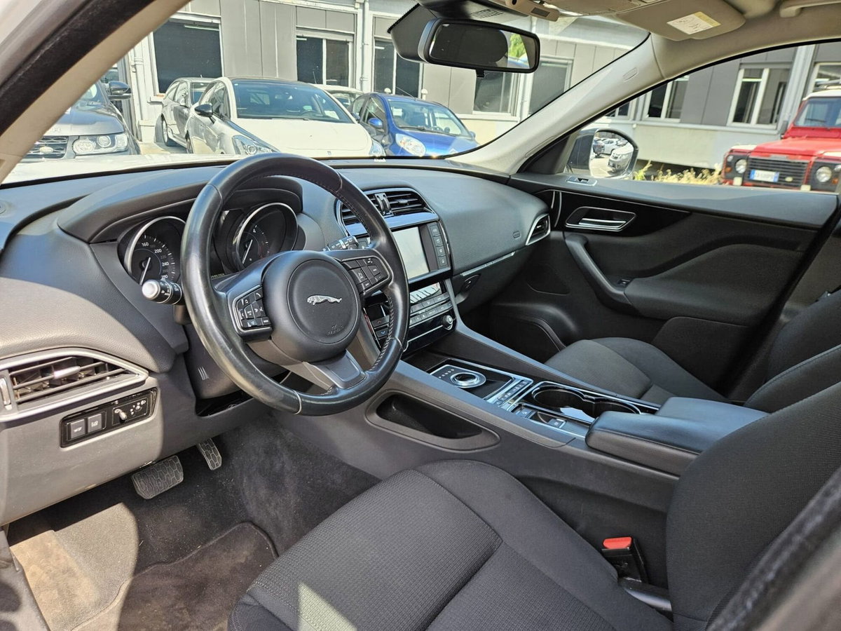 Jaguar F-Pace 2.0 D 180 CV AWD Portfolio (7)