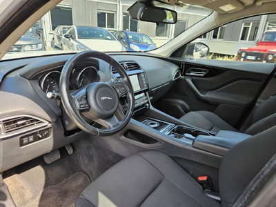 Jaguar F-Pace 2.0 D 180 CV AWD Portfolio (7)