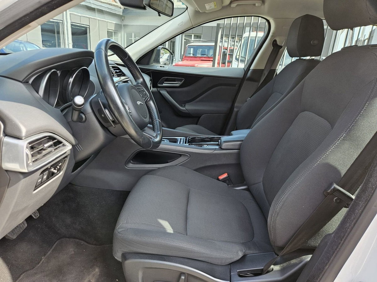 Jaguar F-Pace 2.0 D 180 CV AWD Portfolio (8)