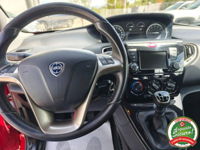 Lancia Ypsilon 1.2 69 CV 5 porte Gold (11)