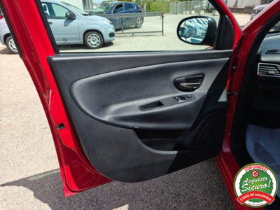 Lancia Ypsilon 1.2 69 CV 5 porte Gold (7)