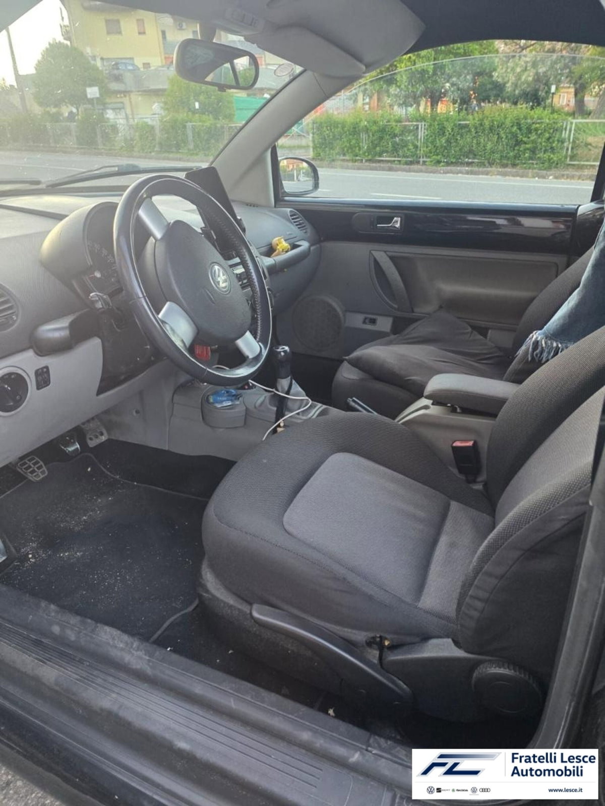 Volkswagen New Beetle Cabrio TDI 105CV (6)
