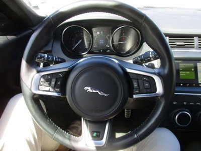 Jaguar E-Pace 2.0D 150 CV AWD R-Dynamic SE (13)