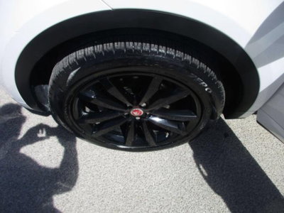 Jaguar E-Pace 2.0D 150 CV AWD R-Dynamic SE (8)