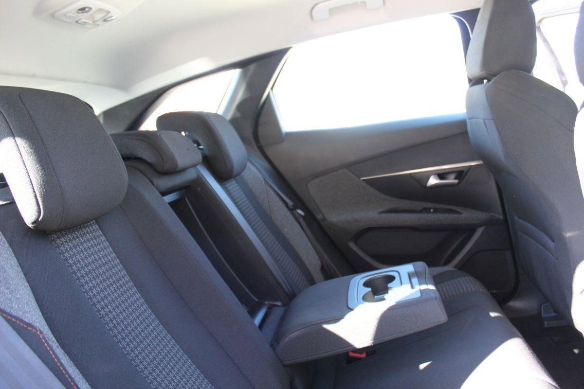 Peugeot 3008 BlueHDi 130 S&S Allure (19)