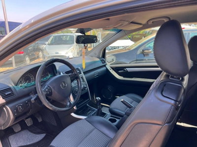 Mercedes-Benz Classe A 180 CDI Coupé Avantgarde (9)