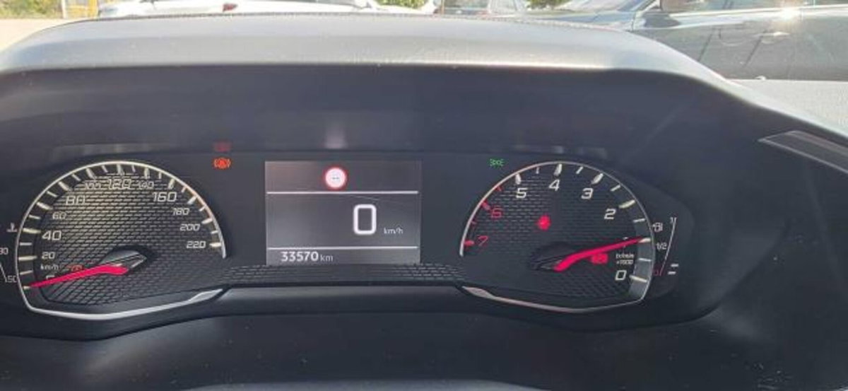 Peugeot 2008 1.2 puretech Active s&s 100cv (8)