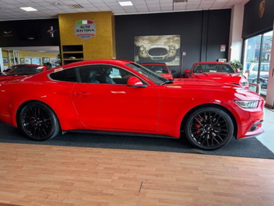 Ford Mustang Coupé Fastback 2.3 EcoBoost (5)