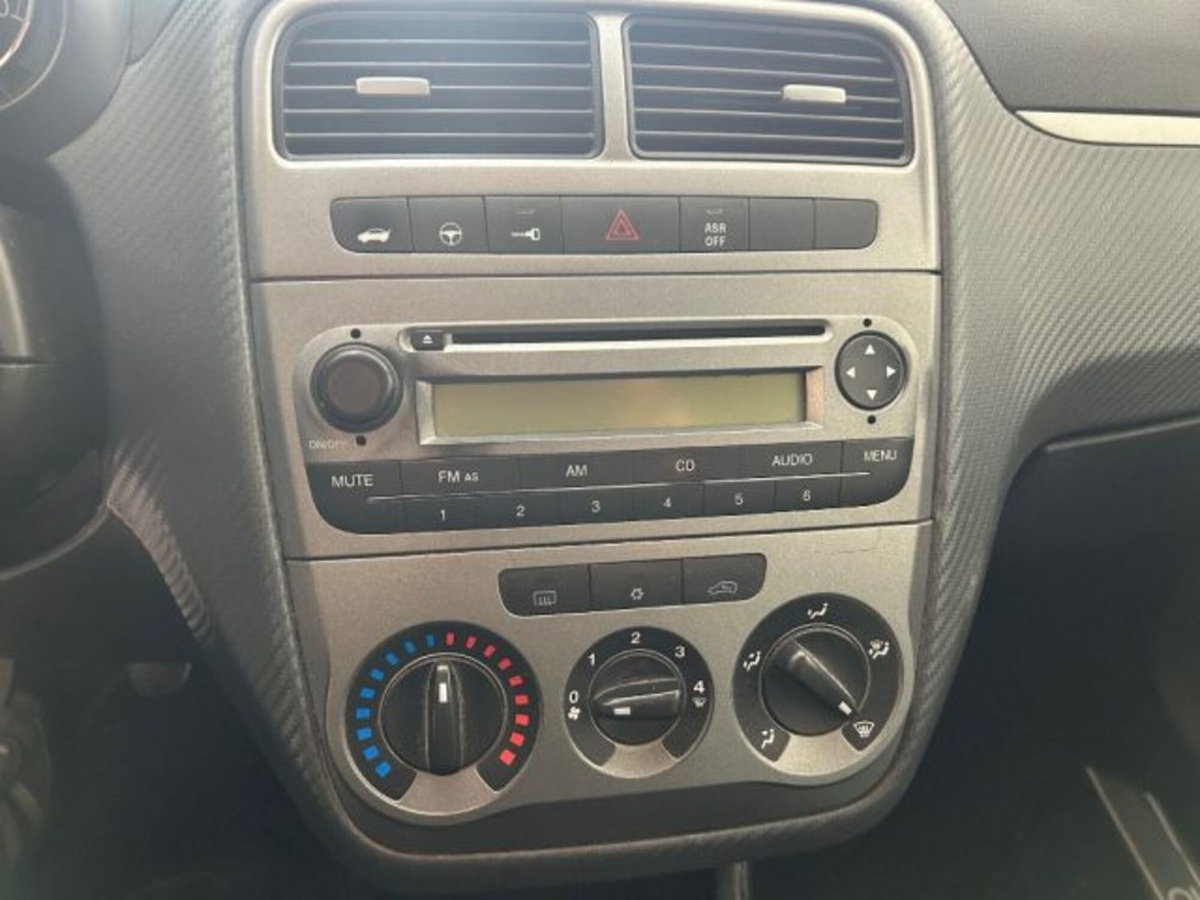 Fiat Grande Punto 1.3 MJT 75 CV 5 porte Dynamic (14)