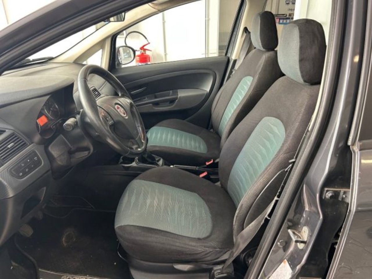 Fiat Grande Punto 1.3 MJT 75 CV 5 porte Dynamic (8)