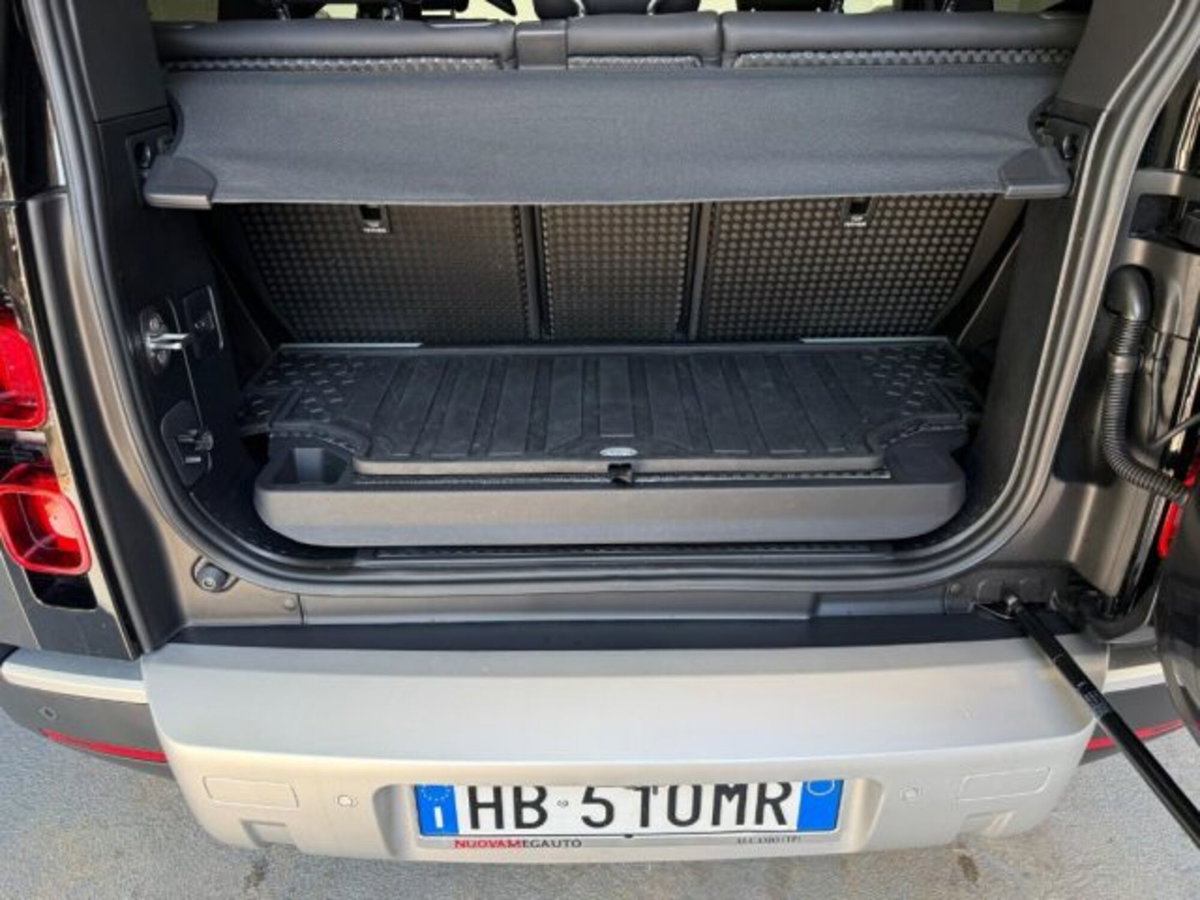 Land Rover Defender 90 3.0D I6 200 CV AWD Auto X-Dynamic S (5)
