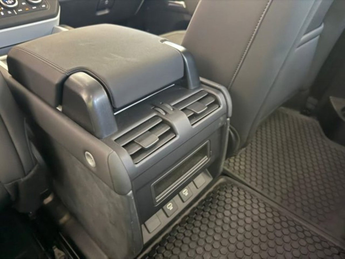 Land Rover Defender 90 3.0D I6 200 CV AWD Auto X-Dynamic S (6)