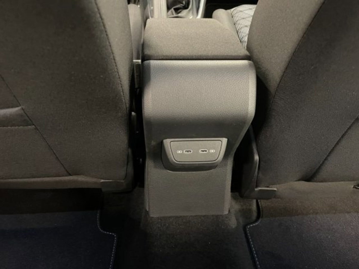 Volkswagen Taigo 1.0 tsi R-Line 115cv (12)