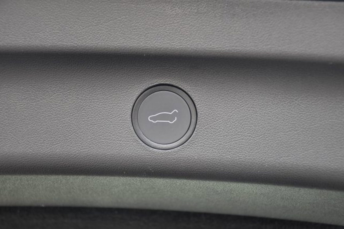 Tesla Model Y Long Range Dual Motor awd (16)
