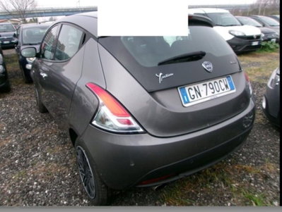 Lancia Ypsilon 1.0 FireFly 5 porte S&S Hybrid Ecochic Gold (4)
