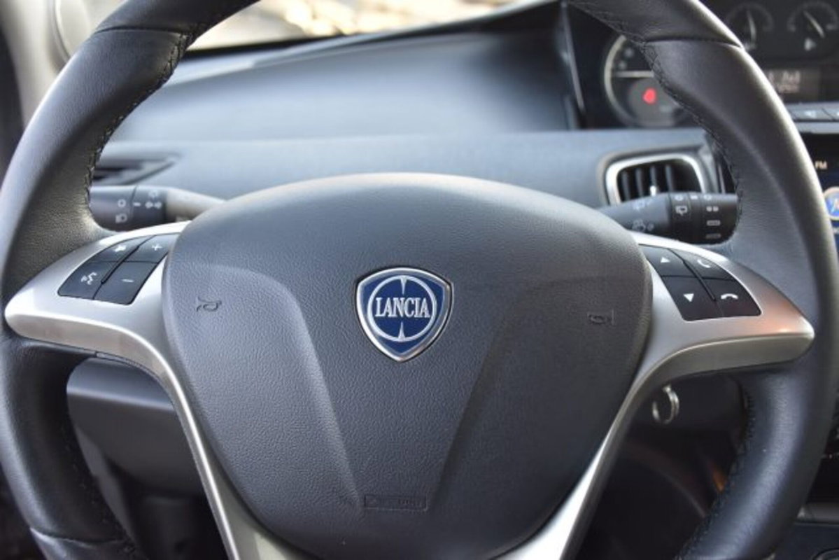 Lancia Ypsilon 1.0 FireFly 5 porte S&S Hybrid Ecochic Gold (11)