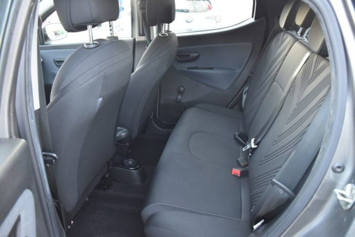 Lancia Ypsilon 1.0 FireFly 5 porte S&S Hybrid Ecochic Gold (12)