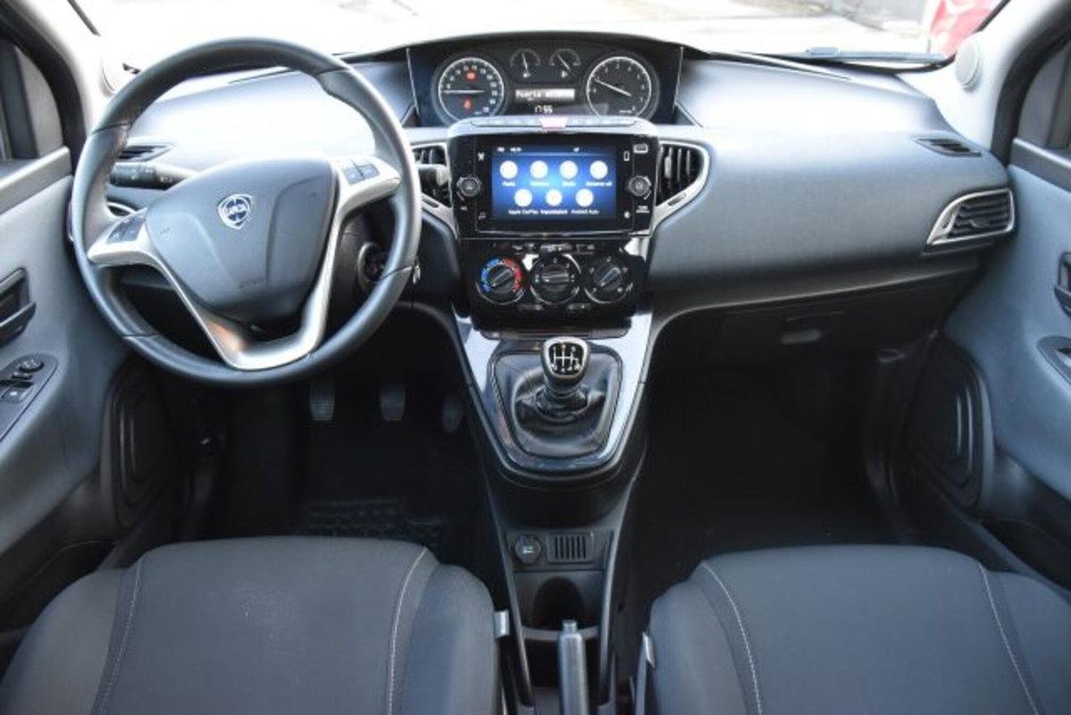 Lancia Ypsilon 1.0 FireFly 5 porte S&S Hybrid Ecochic Gold (8)