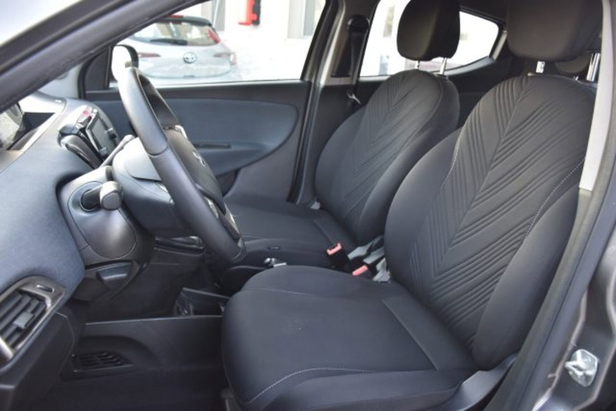 Lancia Ypsilon 1.0 FireFly 5 porte S&S Hybrid Ecochic Gold (9)