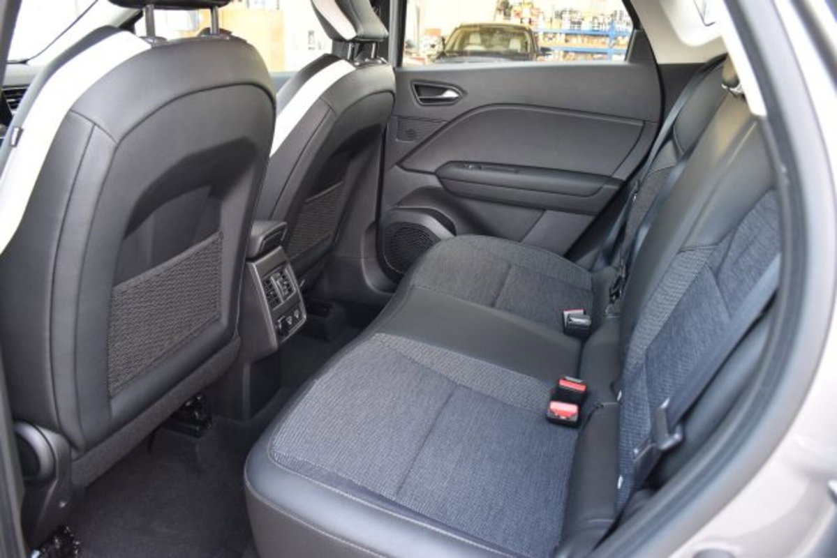 Renault Captur Plug-in Hybrid E-Tech 160 CV Intens (13)
