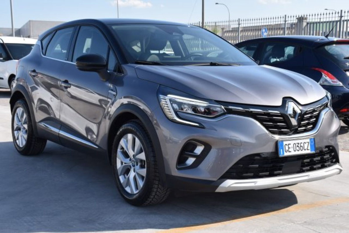 Renault Captur Plug-in Hybrid E-Tech 160 CV Intens (3)