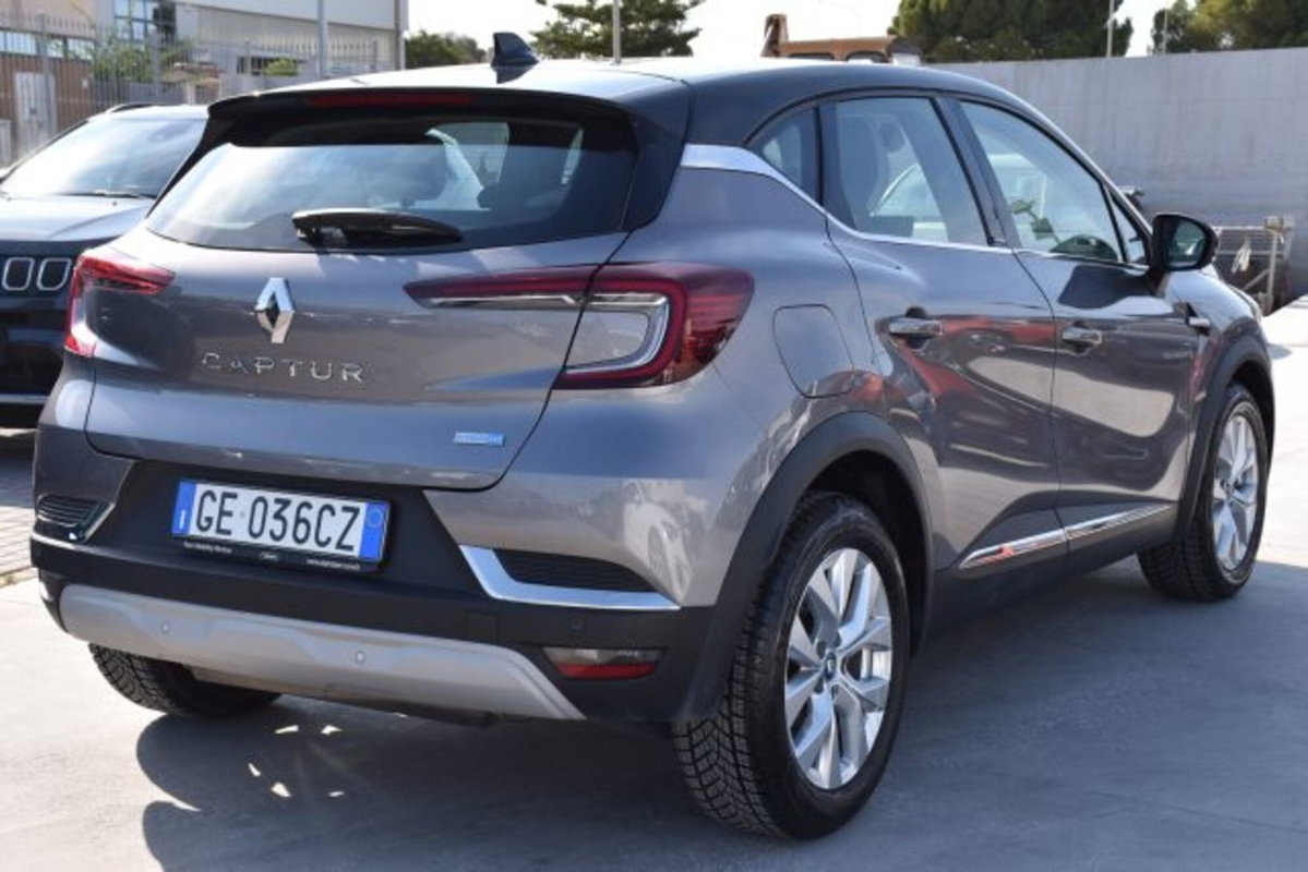 Renault Captur Plug-in Hybrid E-Tech 160 CV Intens (4)