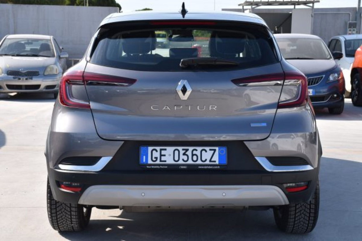 Renault Captur Plug-in Hybrid E-Tech 160 CV Intens (5)