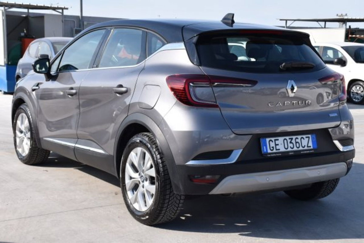 Renault Captur Plug-in Hybrid E-Tech 160 CV Intens (6)
