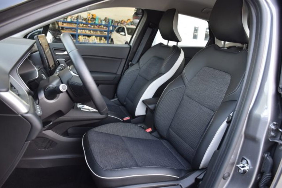 Renault Captur Plug-in Hybrid E-Tech 160 CV Intens (8)