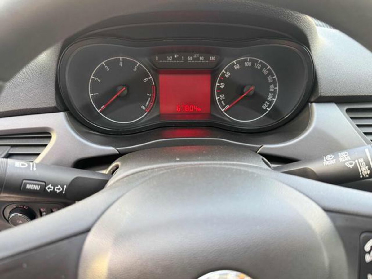 Opel Corsa 1.4 90CV GPL Tech 5 porte n-Joy (12)