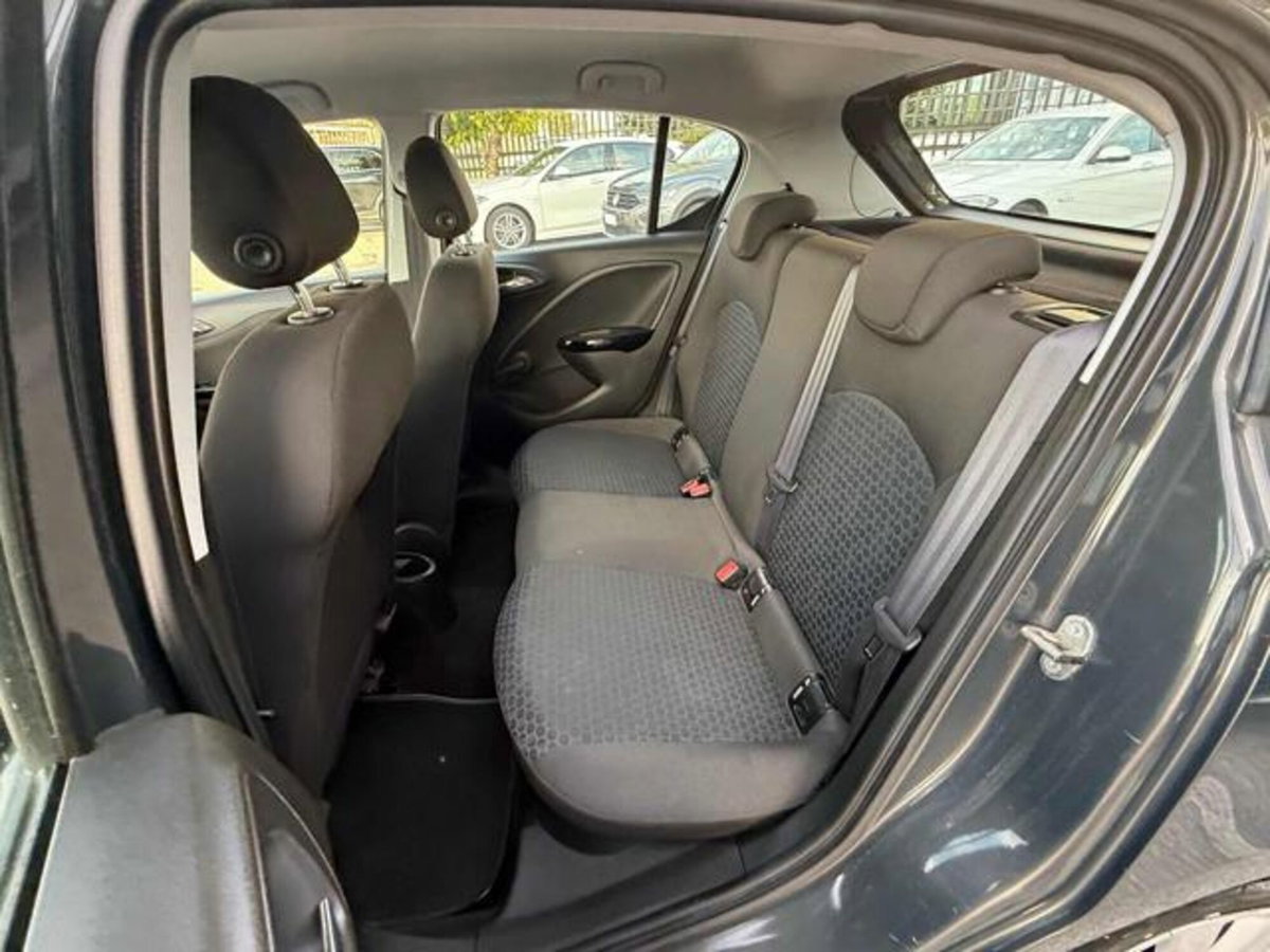 Opel Corsa 1.4 90CV GPL Tech 5 porte n-Joy (14)