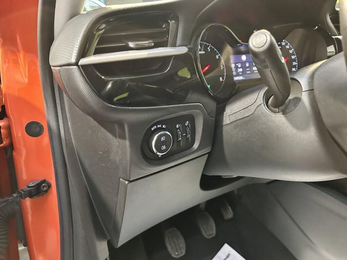 Opel Corsa 1.2 Corsa s&s 75cv (11)