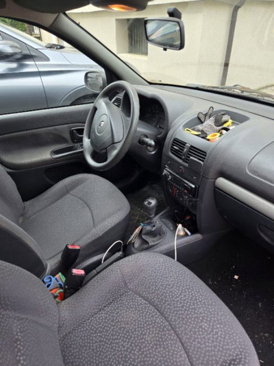 Renault Clio Storia 1.2 16V 5 porte GPL Confort (9)